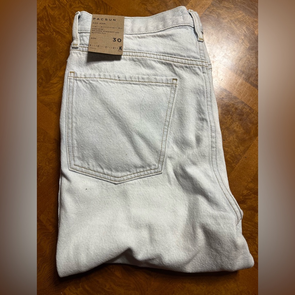 PacSun Dad Jean - High Rise, Relaxed Straight Leg, Button Fly White/Light blue